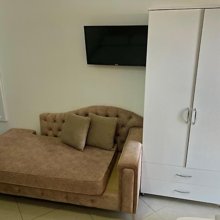 Seaside Rooms & Apartments Sarandë Buitenkant foto